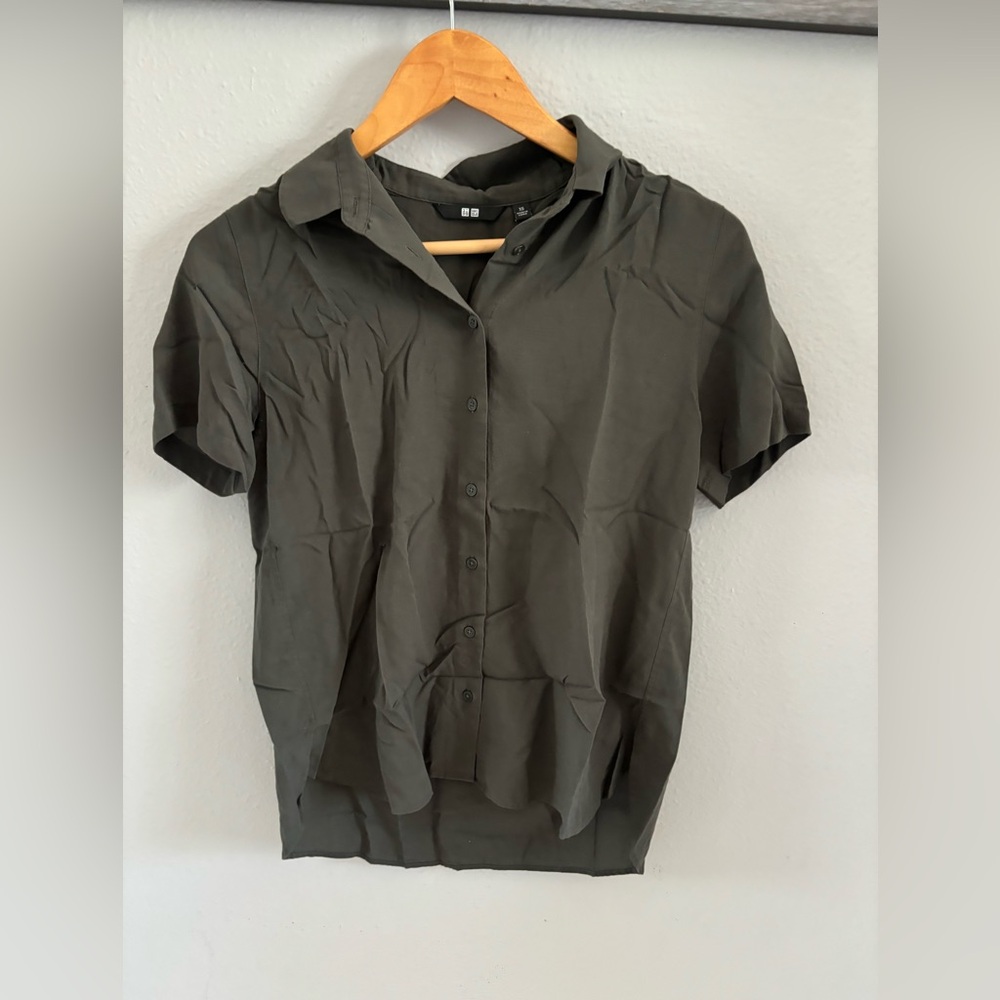 Uniqlo Olive green short sleeve